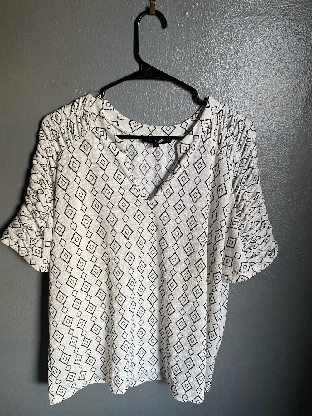 Fred David White Top with Black Geometric Print